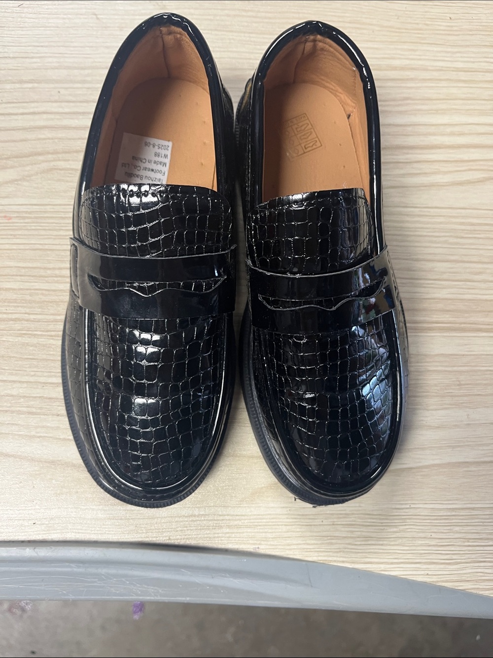 SHEIN Black Croc-Embossed Patent Loafers for Kids